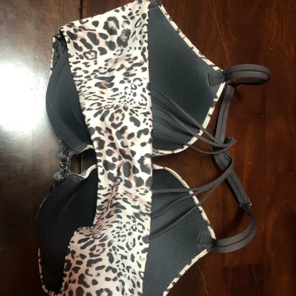 Victoria's Secret Very Sexy Push-Up Bra, Gray Leopard - Picture 3 of 3